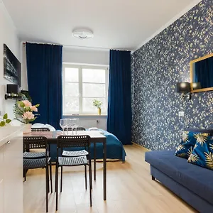 Stadion Narodowy Mini Studio: Metro-adjacent Apartment Warsaw